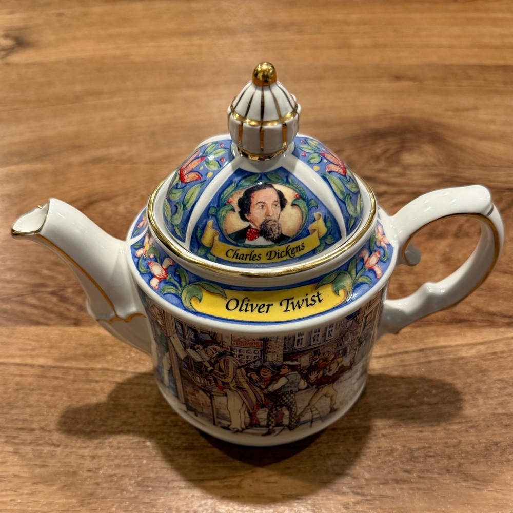 Sadler Classic Collection Charles Dickens Oliver Twist Decorative Tea Pot